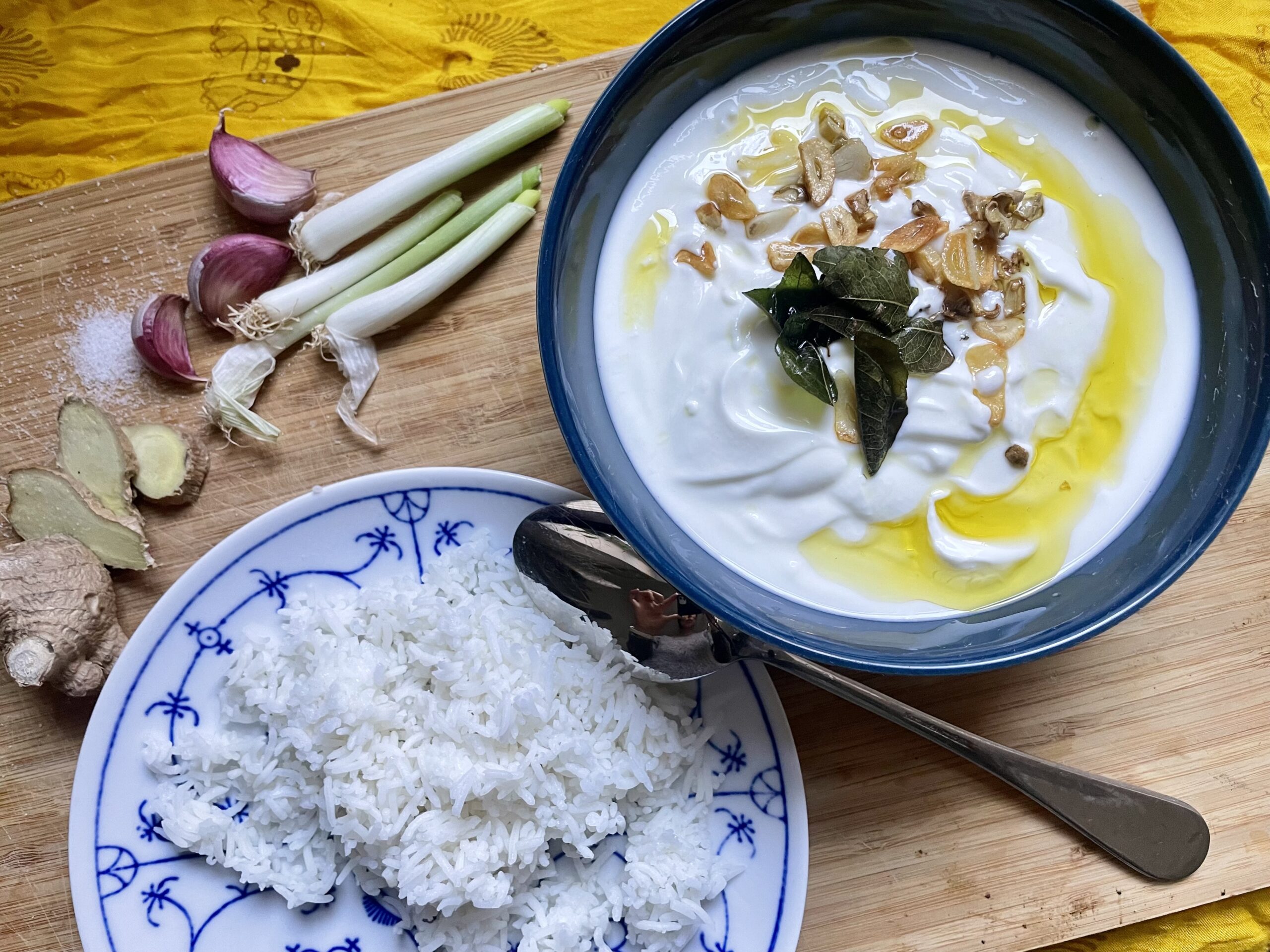 Yoghurt curry with a side of fluffy rice, add some lentils for a great combination. 